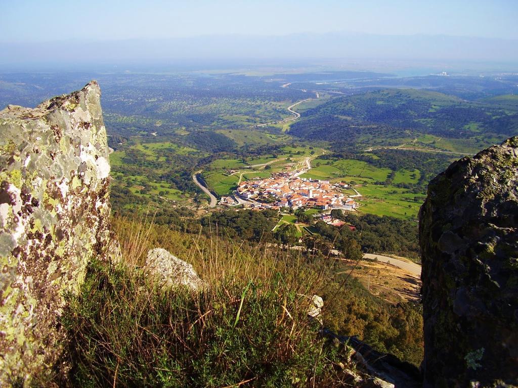 Los Montes Pensionat Casas de Miravete Exteriör bild